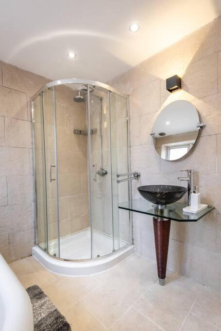 Windsor House 3 Bedrooms Sleeps 8 Manchester Eksteriør billede