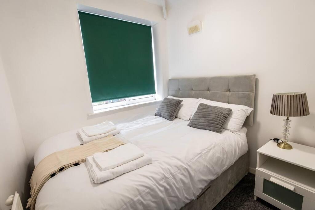 Windsor House 3 Bedrooms Sleeps 8 Manchester Eksteriør billede