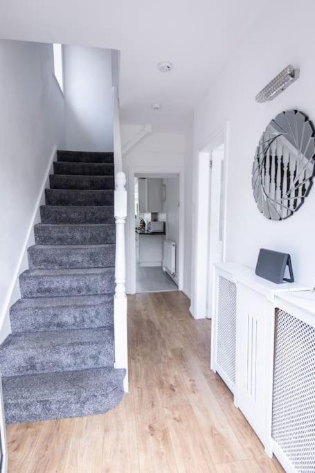 Windsor House 3 Bedrooms Sleeps 8 Manchester Eksteriør billede