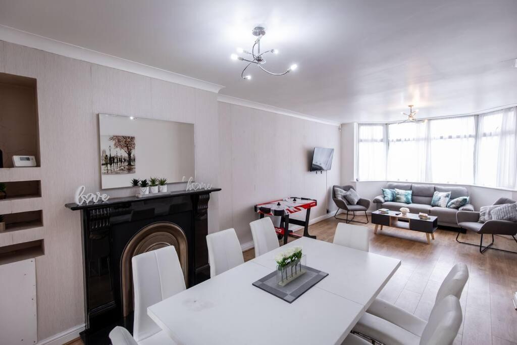 Windsor House 3 Bedrooms Sleeps 8 Manchester Eksteriør billede