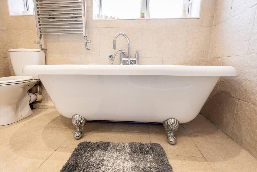 Windsor House 3 Bedrooms Sleeps 8 Manchester Eksteriør billede