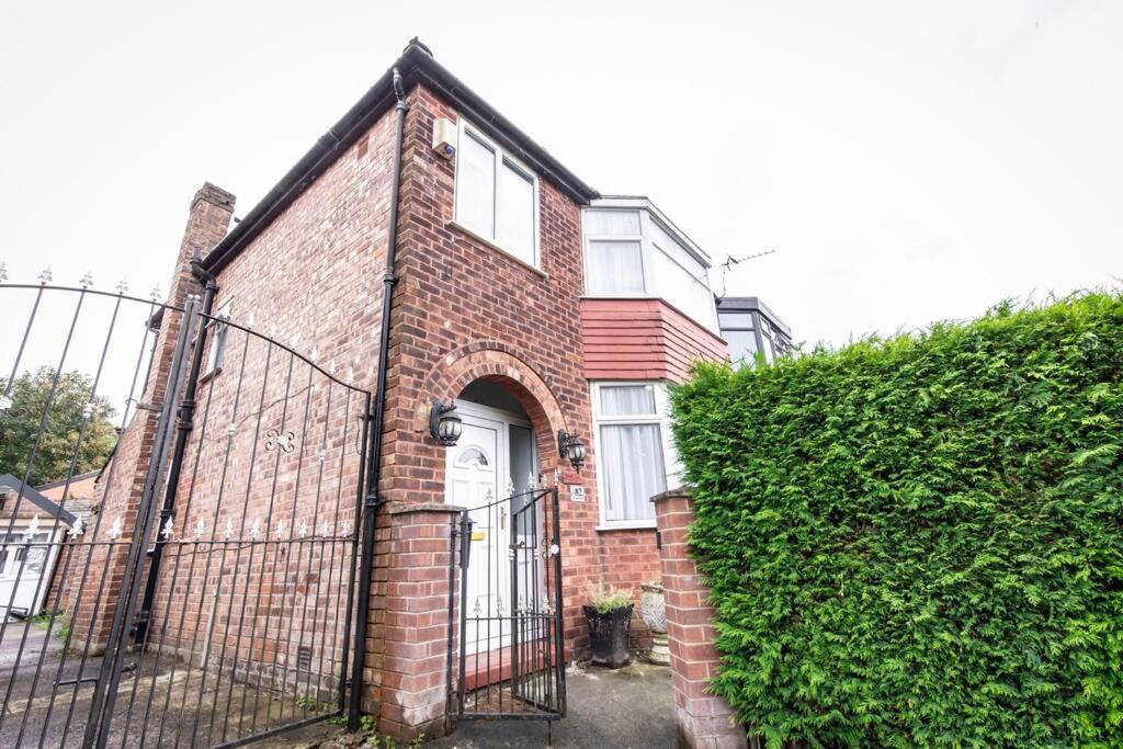 Windsor House 3 Bedrooms Sleeps 8 Manchester Eksteriør billede